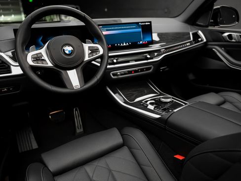 Used 2025 BMW X5 sDrive40i w/ M Sport Package image 2