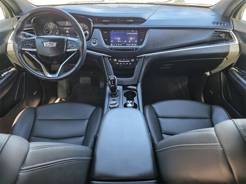 Used 2023 Cadillac XT6 Luxury image 12