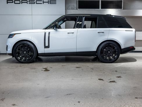 Used 2025 Land Rover Range Rover Autobiography AWD/4WD image 2