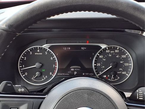 Used 2023 Nissan Pathfinder SL AWD/4WD image 9