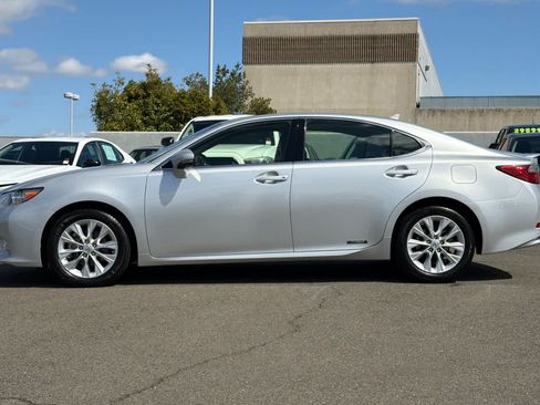 Used 2013 Lexus ES 300h w/ Luxury Pkg FWD image 9