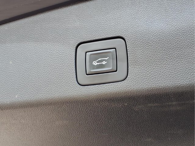 Used 2022 Buick Encore GX Essence FWD image 21