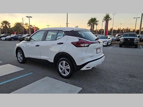 Used 2022 Nissan Kicks S image 29