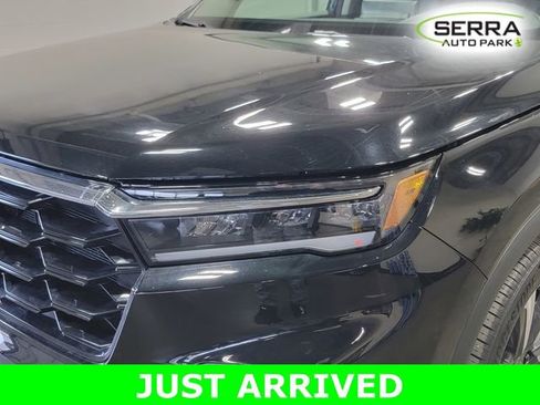 Used 2023 Honda Pilot Touring image 9