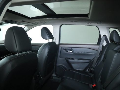 Used 2023 Nissan Rogue SL AWD/4WD image 15