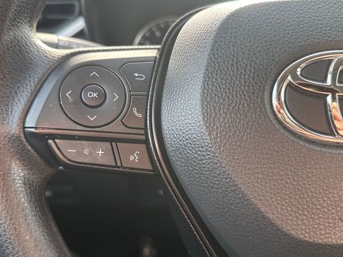 Used 2021 Toyota RAV4 LE image 19