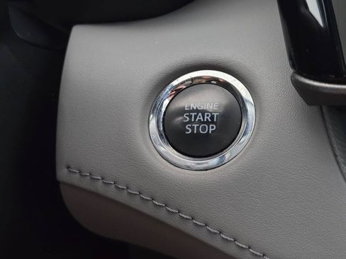 Used 2022 Toyota Highlander XLE AWD/4WD image 31