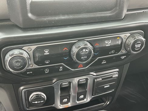 Certified 2022 Jeep Wrangler Sport AWD/4WD image 25