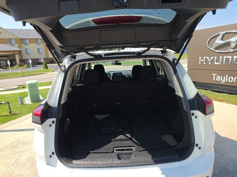 Used 2024 Nissan Rogue S FWD image 13