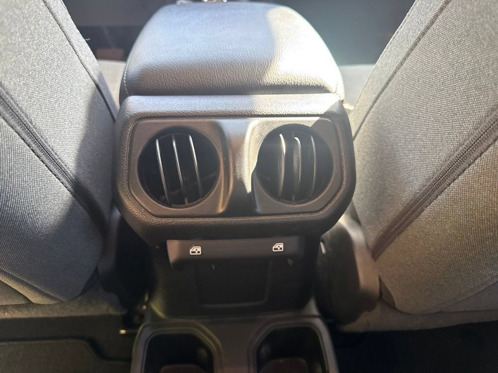 Used 2024 Jeep Gladiator Sport AWD/4WD image 18
