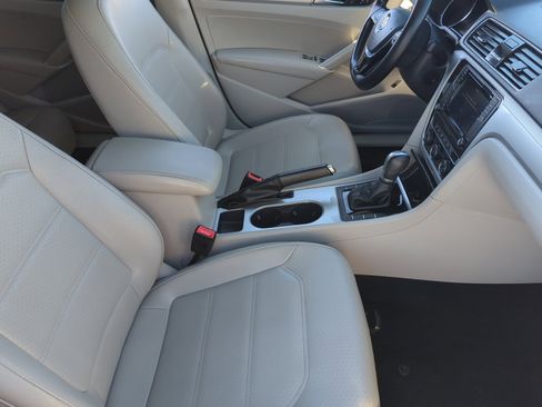 Used 2019 Volkswagen Passat 2.0T Wolfsburg image 18