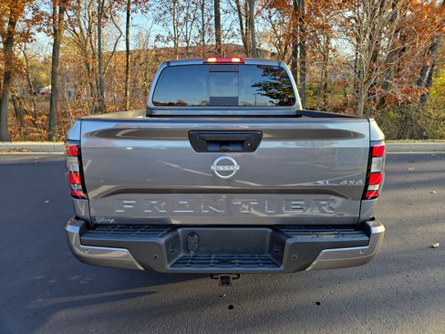 Certified 2024 Nissan Frontier SL w/ Technology Package image 9