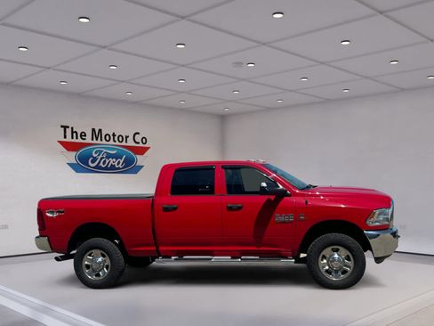 Used 2018 RAM 2500 Tradesman w/ Chrome Appearance Group AWD/4WD image 4