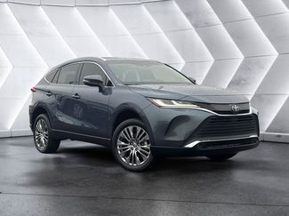 Used 2022 Toyota Venza XLE video 1