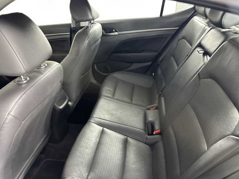 Used 2017 Hyundai Elantra Limited image 27