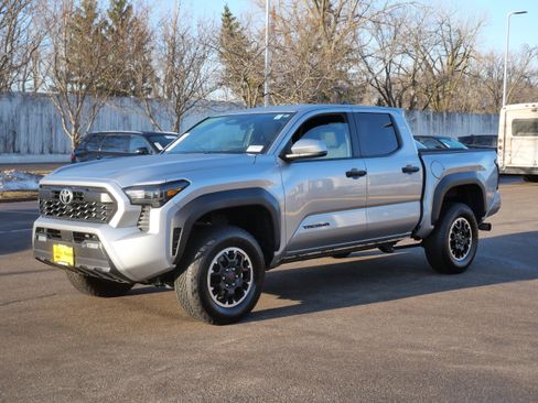 Certified 2025 Toyota Tacoma TRD Off-Road image 3