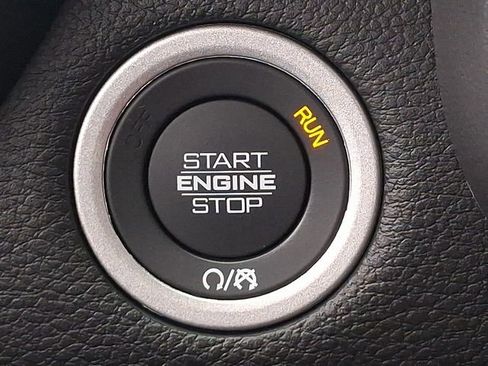 Used 2025 RAM 1500 Laramie AWD/4WD image 25