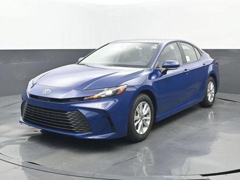 Used 2026 Toyota Camry LE FWD image 8