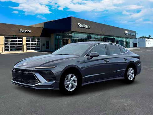 New 2026 Hyundai Sonata SE FWD image 2