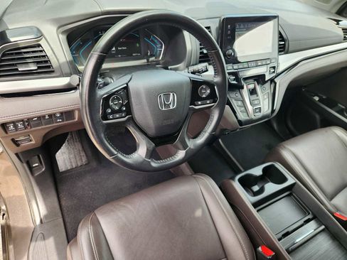 Certified 2022 Honda Odyssey Touring image 2