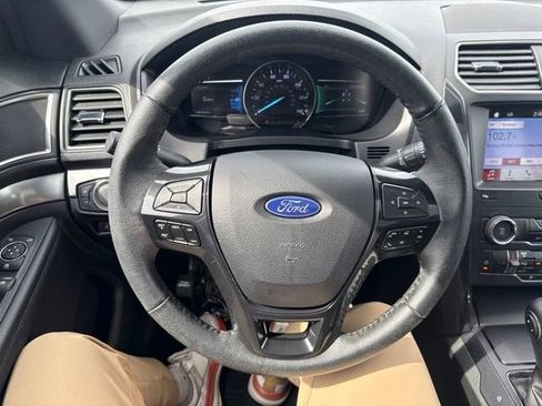 Used 2019 Ford Explorer XLT w/ Equipment Group 202A FWD image 17