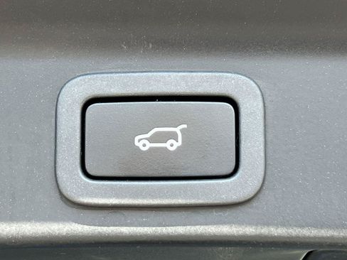 Used 2017 Jaguar F-PACE S AWD/4WD image 38