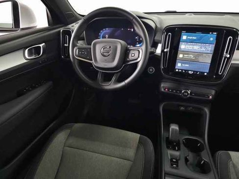 Used 2025 Volvo XC40 B5 Core image 19