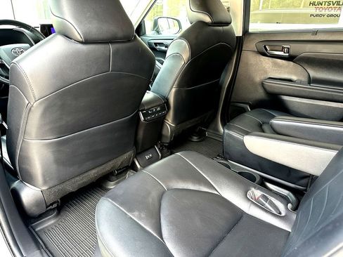 Used 2023 Toyota Highlander XLE FWD image 20