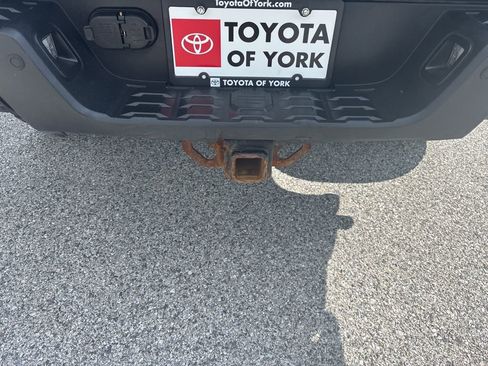 Used 2020 Toyota Tacoma TRD Off-Road w/ Technology Package image 5