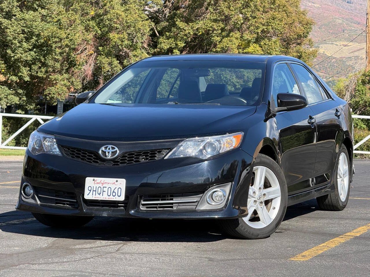 Used 2013 Toyota Camry SE FWD image 1