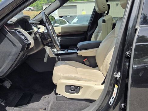 Used 2018 Land Rover Discovery HSE image 11