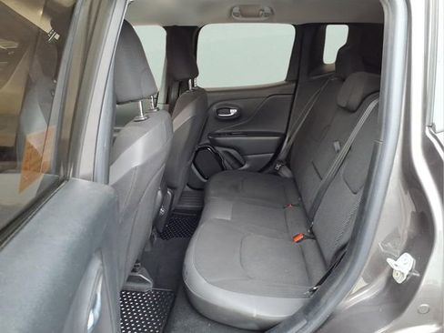Used 2019 Jeep Renegade Altitude w/ Quick Order Package 2XM FWD image 12