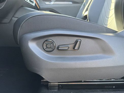 New 2026 Volkswagen Tiguan SE R-Line FWD image 22