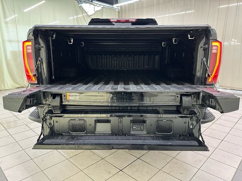 Certified 2025 GMC Sierra 2500 Denali Ultimate AWD/4WD image 11