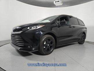 Used 2025 Toyota Sienna XLE Woodland Edition AWD/4WD video 2