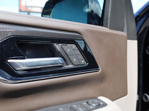 Used 2025 GMC Yukon XL Elevation RWD image 6