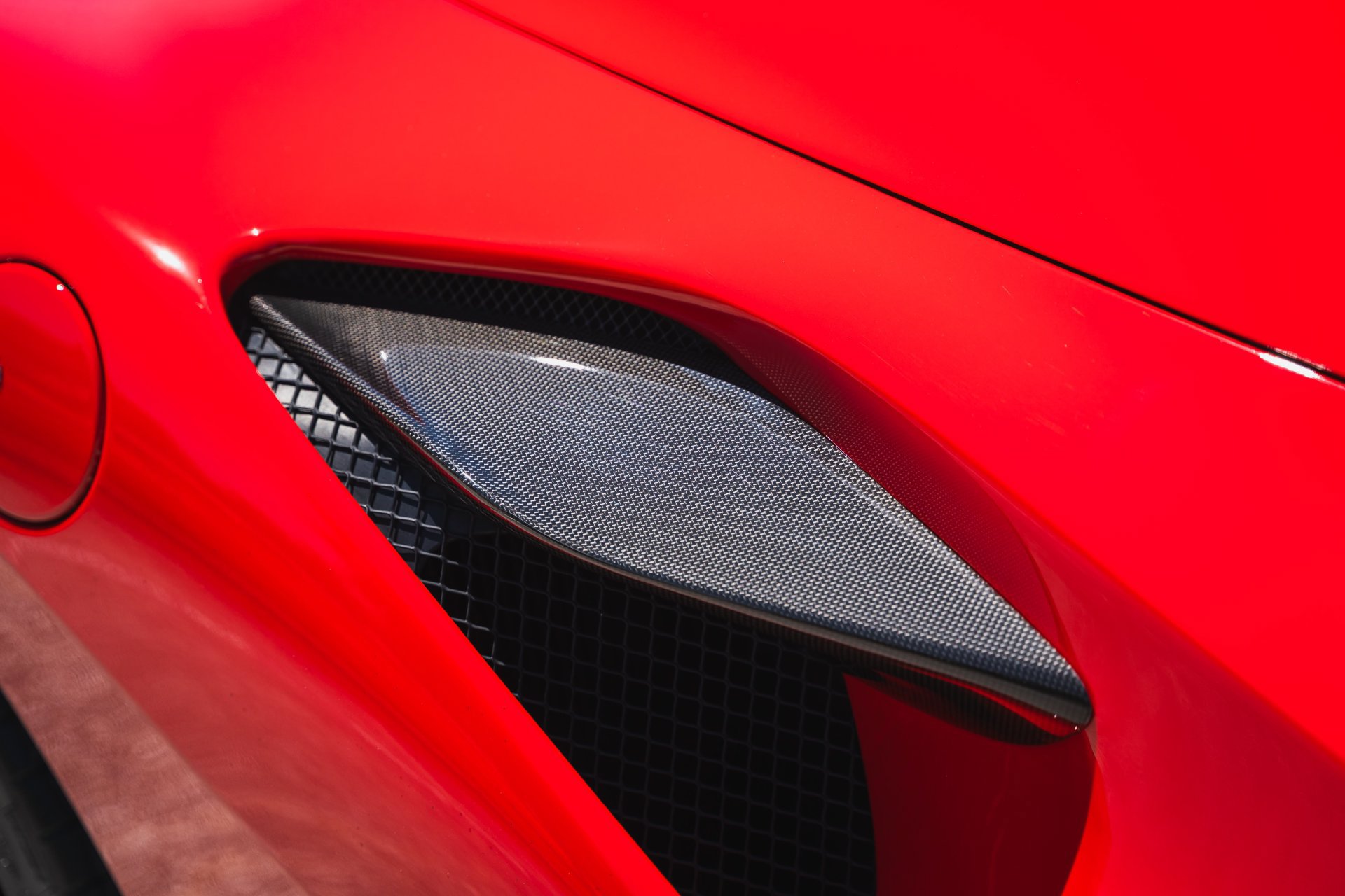 Used 2021 Ferrari F8 Tributo RWD image 32