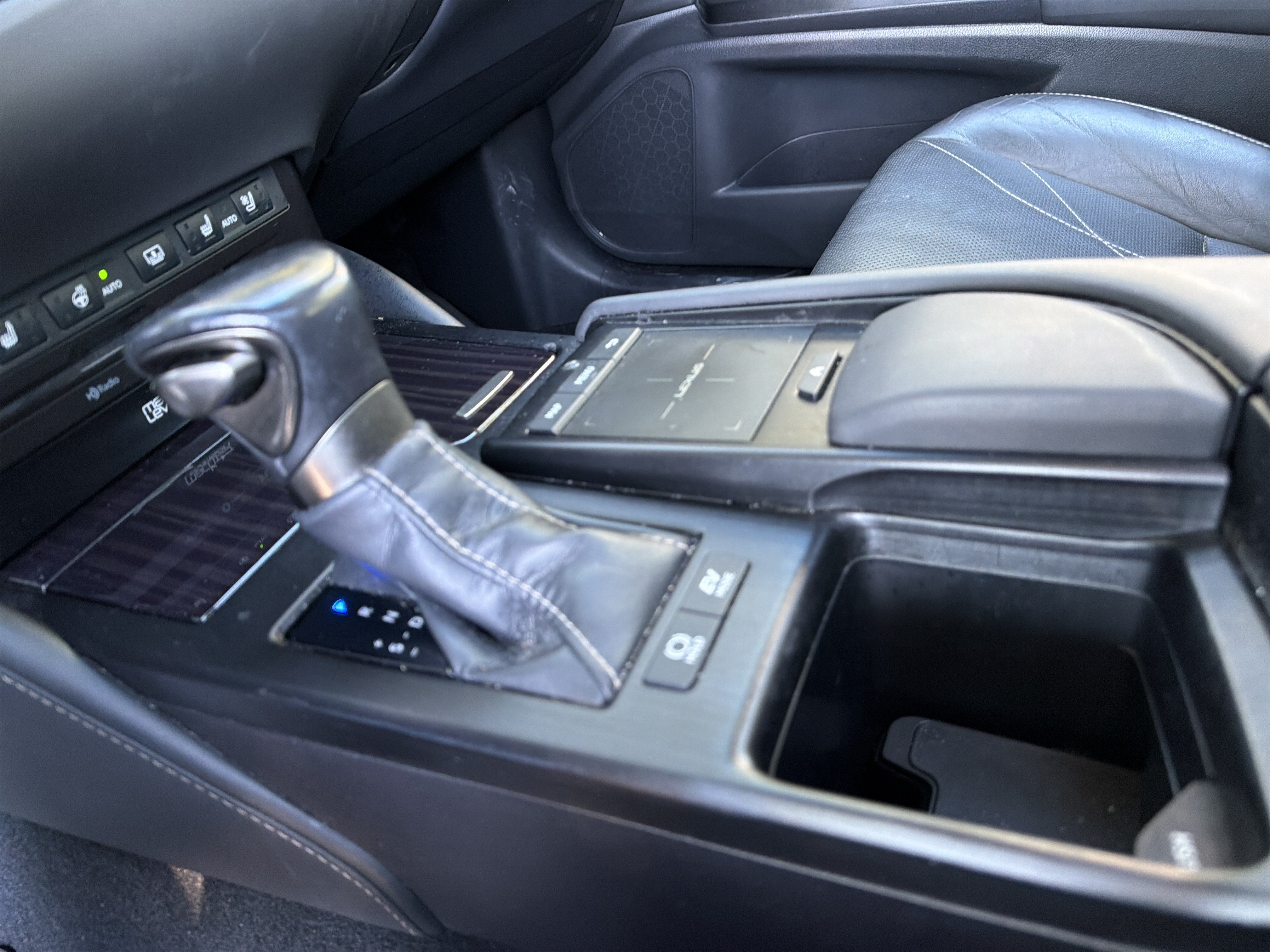 Used 2021 Lexus ES 300h w/ Accessory Package FWD image 27