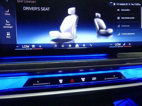 Used 2024 BMW i7 xDrive60 w/ Premium Package image 14