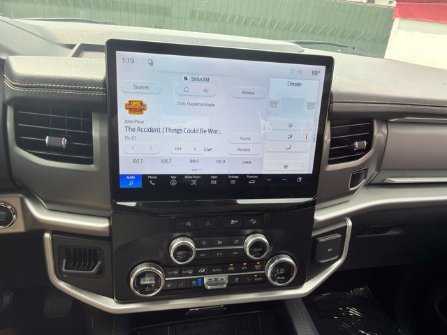 Used 2024 Ford Expedition XLT AWD/4WD image 17