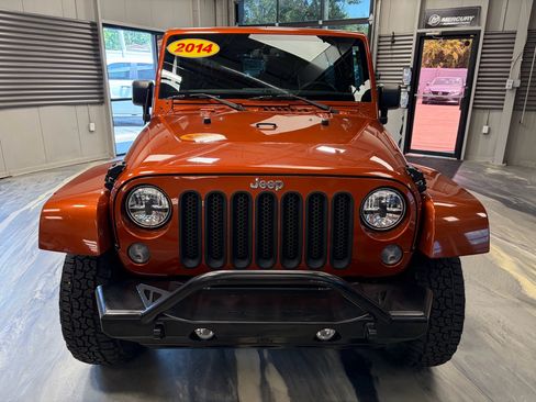 Used 2014 Jeep Wrangler Unlimited Sahara w/ Dual Top Group AWD/4WD image 34