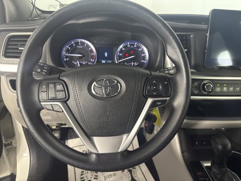 Used 2016 Toyota Highlander LE image 22