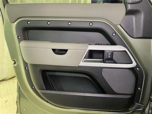Used 2020 Land Rover Defender 110 First Edition image 33
