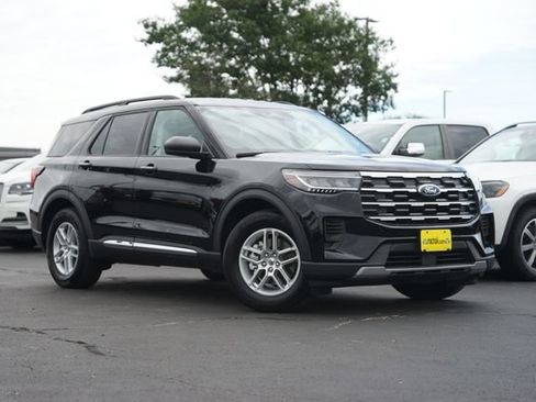Used 2025 Ford Explorer Active RWD image 2