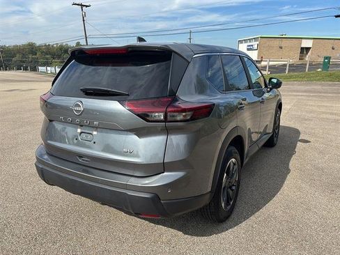Used 2024 Nissan Rogue SV image 4