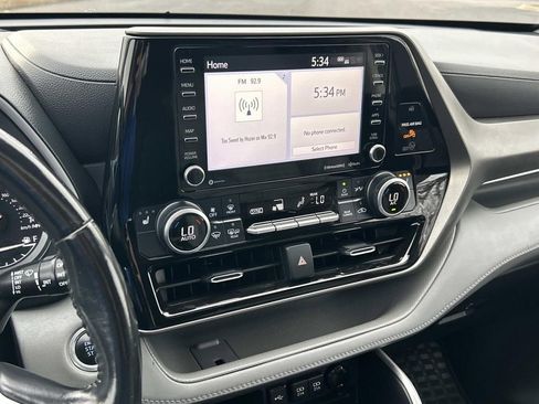 Used 2021 Toyota Highlander XLE image 27