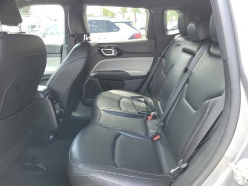 Used 2024 Jeep Compass Limited image 7