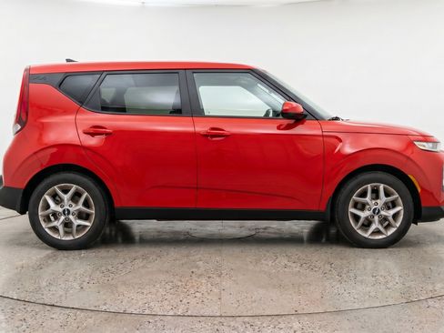 Used 2025 Kia Soul LX w/ LX Technology Package FWD image 11