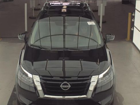 Used 2025 Nissan Pathfinder Platinum w/ Cargo Package image 3