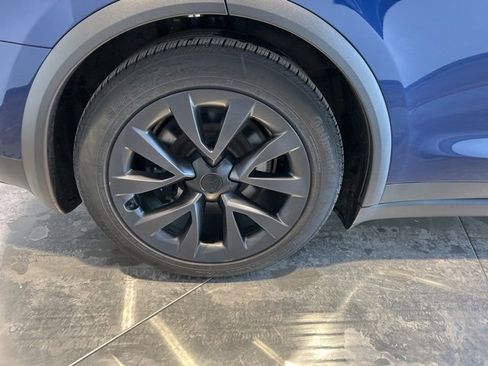 Used 2024 Tesla Model X image 17